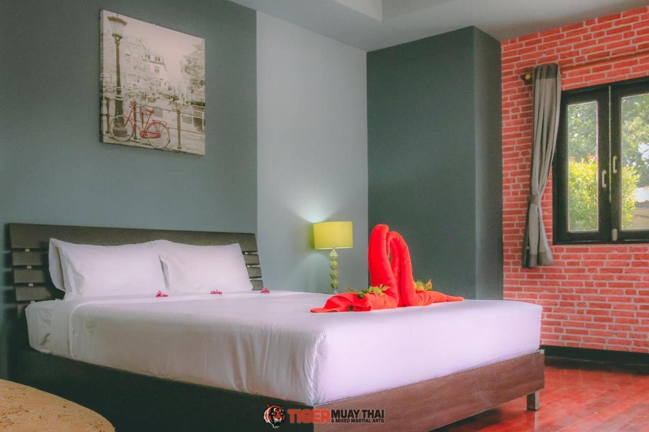 Tiger Hillside Hotel Phuket Exterior foto